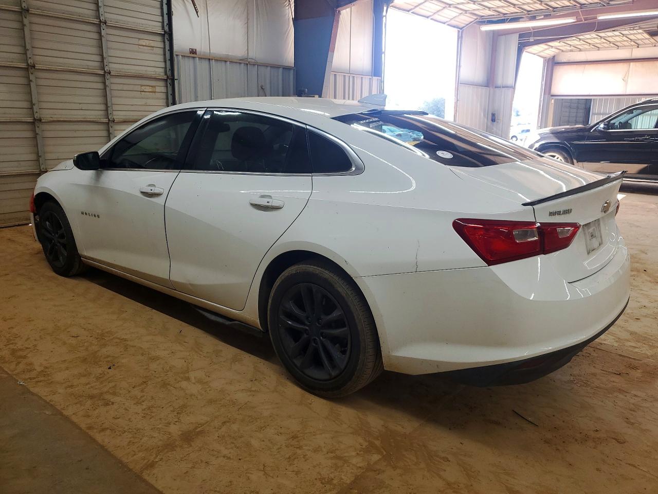 2017 CHEVROLET MALIBU LT photo 2