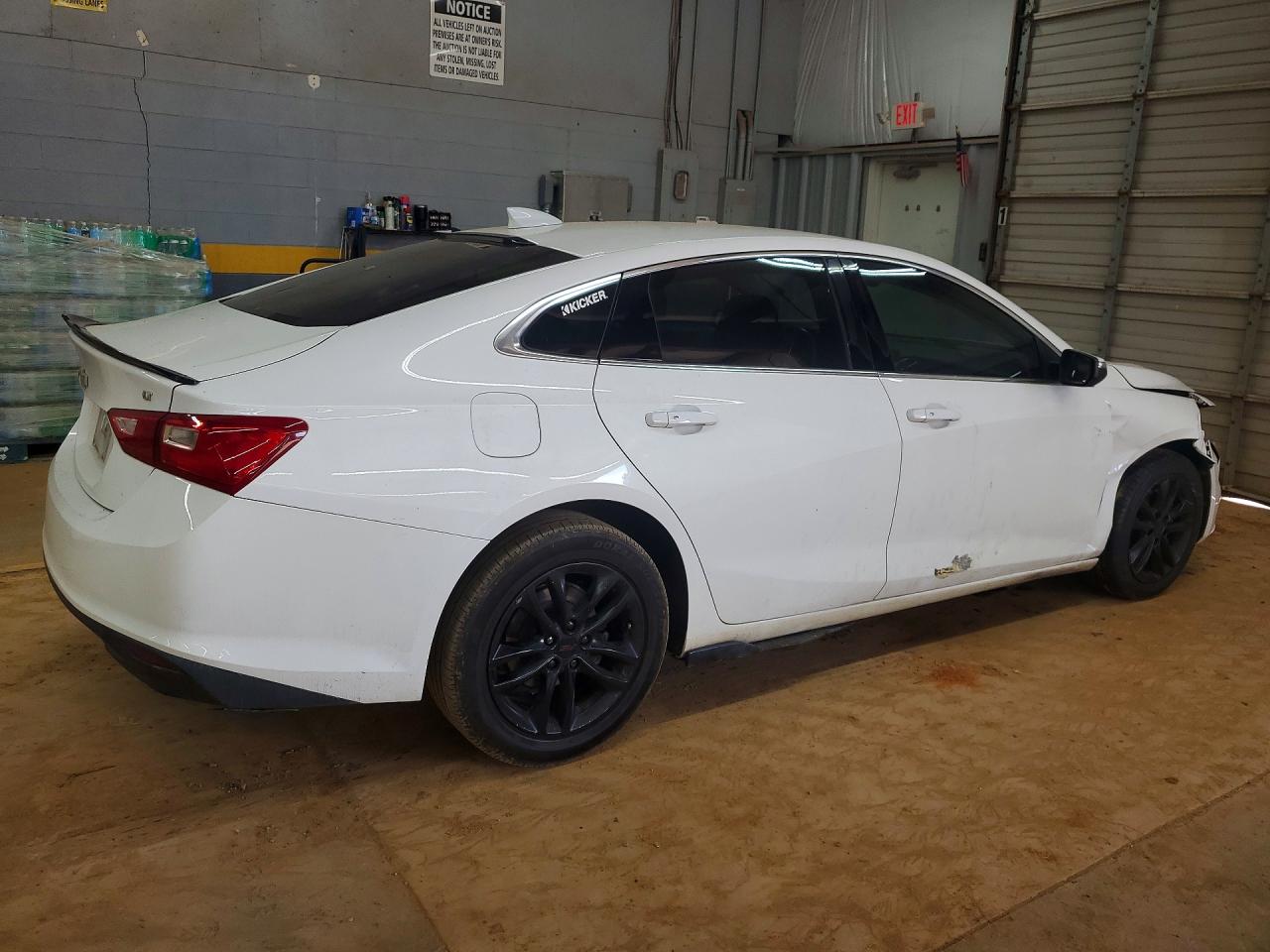 2017 CHEVROLET MALIBU LT photo 3