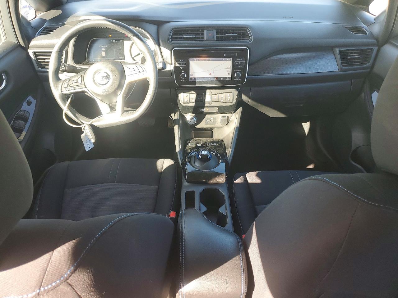 2019 NISSAN LEAF SV photo 8