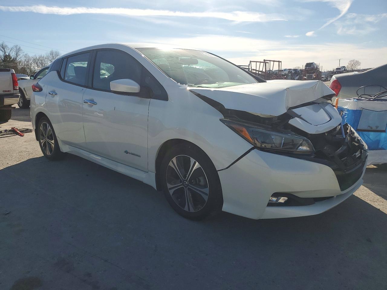 2019 NISSAN LEAF SV photo 4