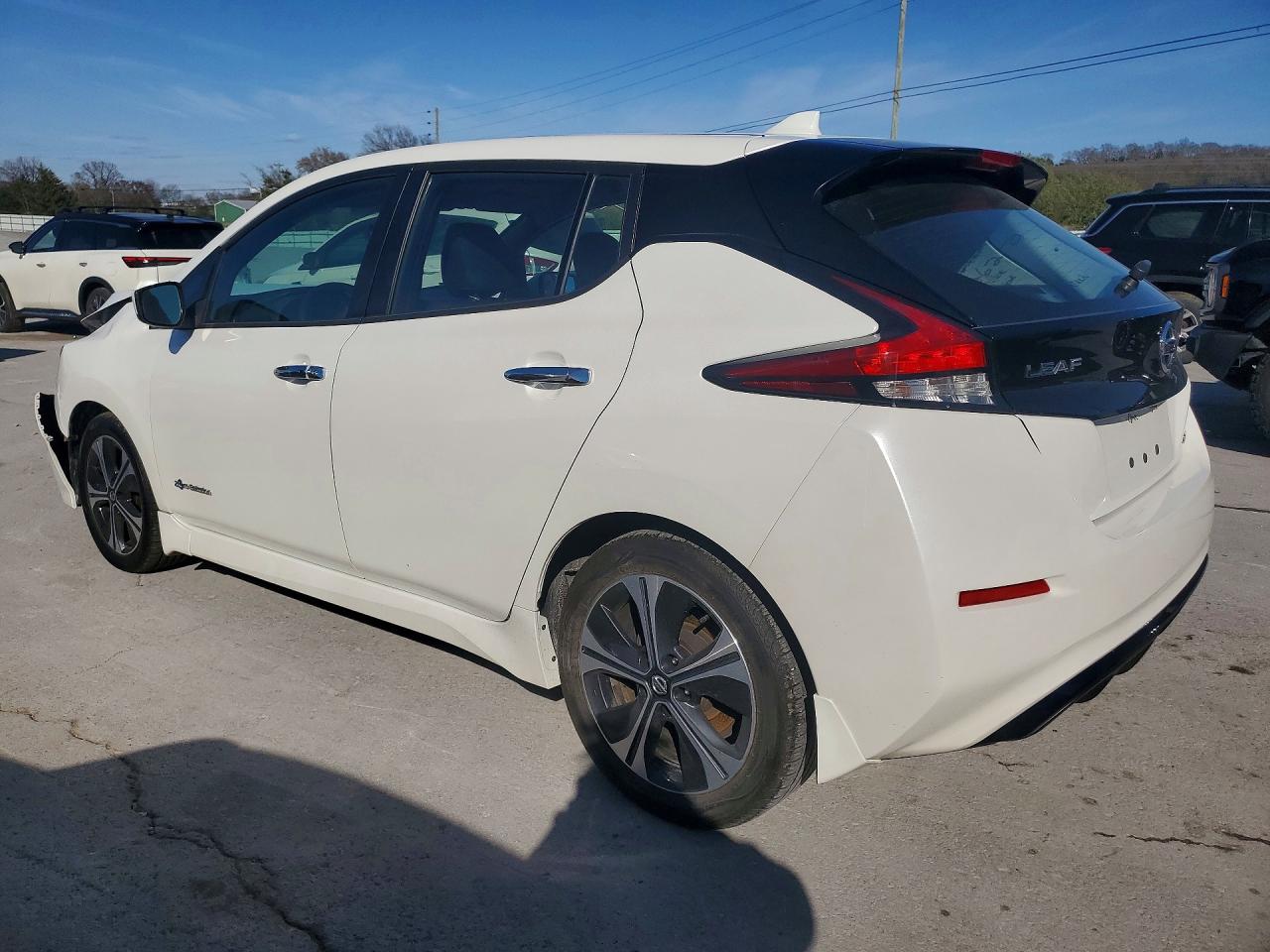 2019 NISSAN LEAF SV photo 2