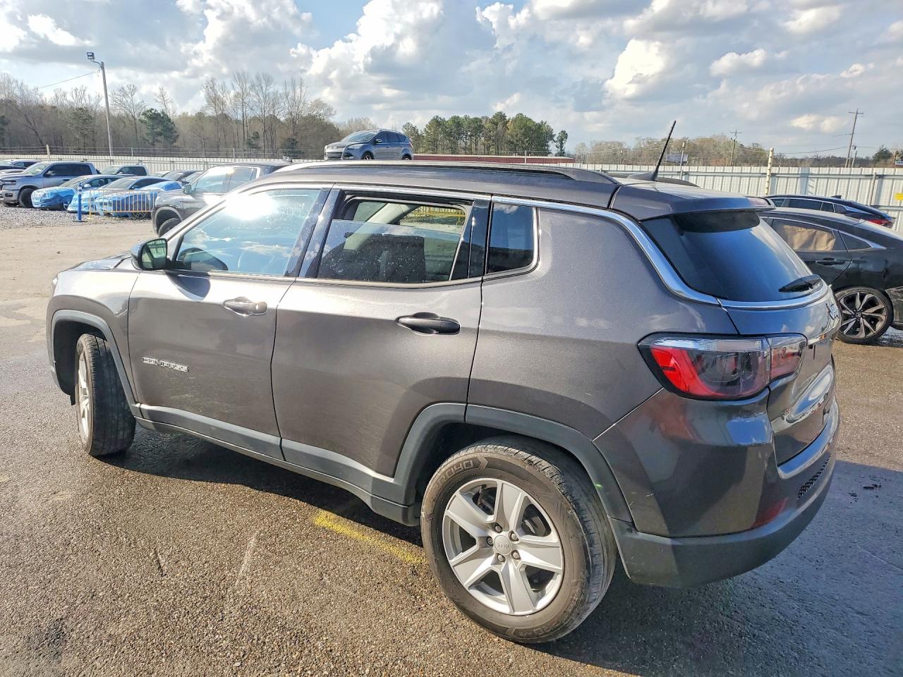 2022 JEEP COMPASS LATITUDE photo 3
