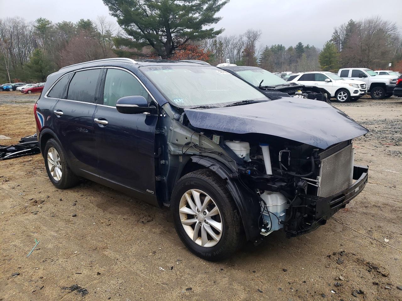 2017 KIA SORENTO LX photo 4