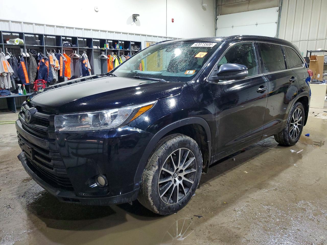 2017 TOYOTA HIGHLANDER