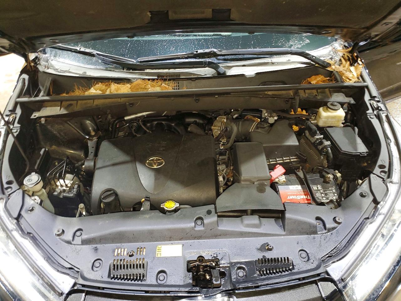 2017 TOYOTA HIGHLANDER SE photo 12