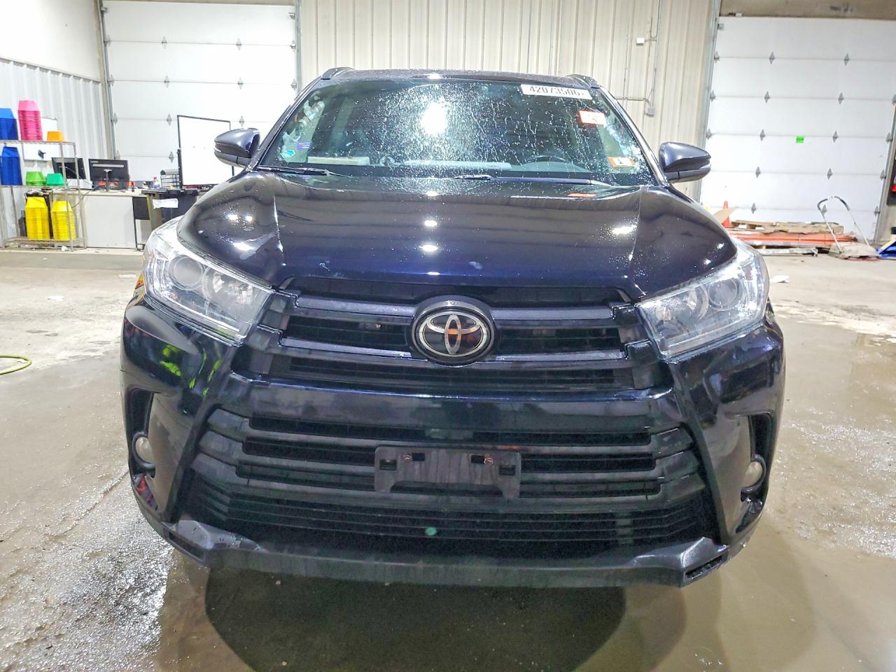 2017 TOYOTA HIGHLANDER SE photo 5