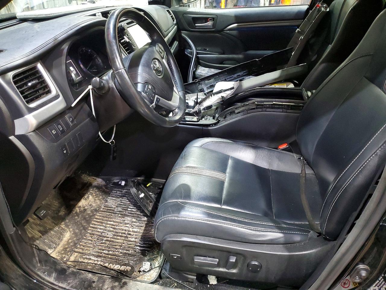 2017 TOYOTA HIGHLANDER SE photo 7