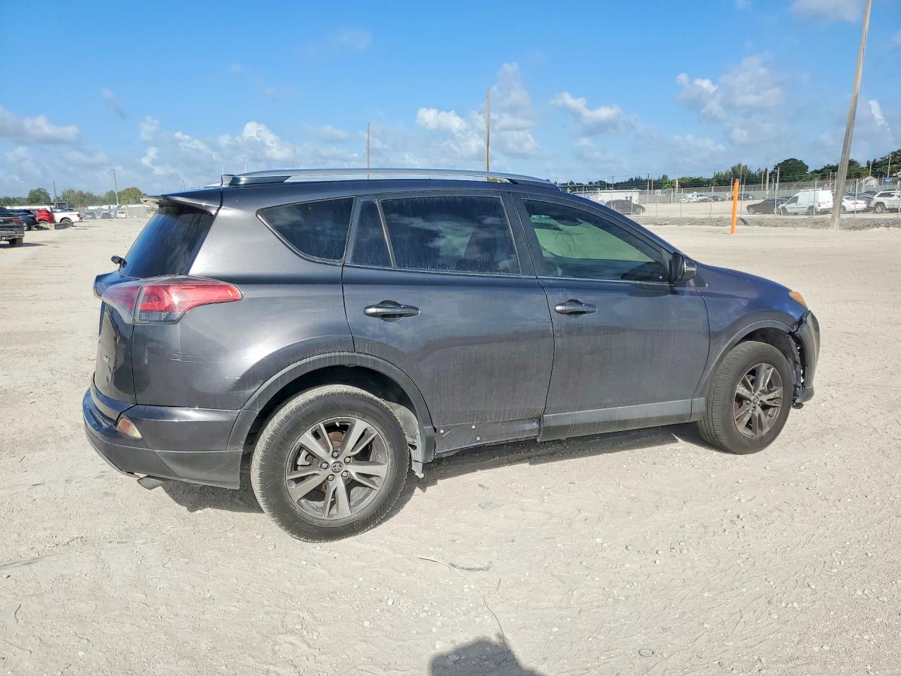 2018 TOYOTA RAV4 XLE photo 3