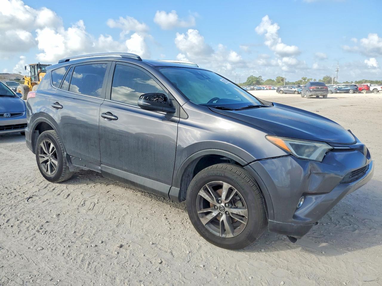 2018 TOYOTA RAV4 XLE photo 4