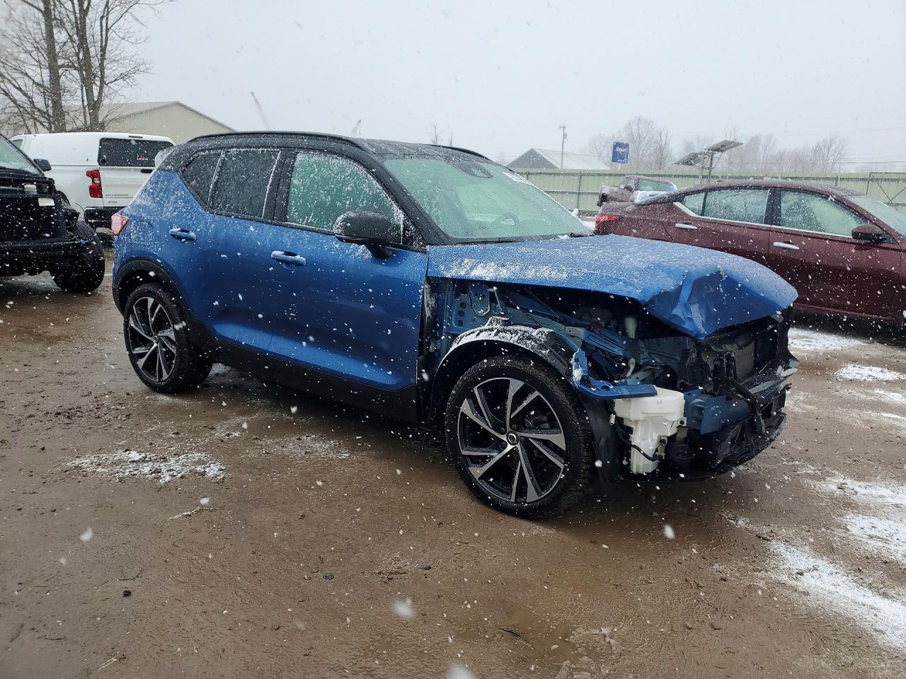 2021 VOLVO XC40 T5 R-DESIGN photo 4