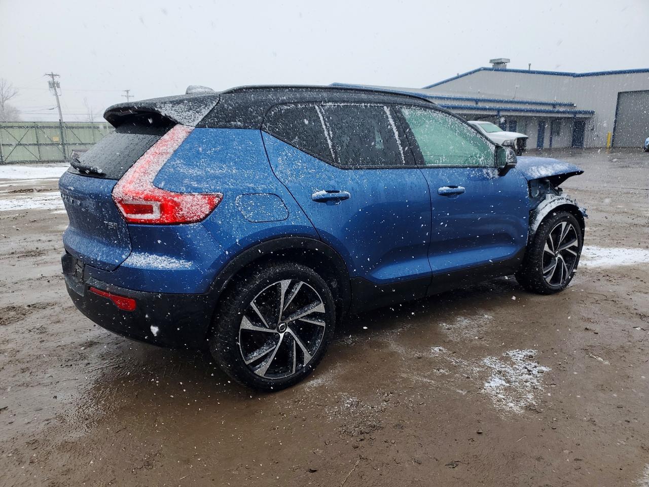 2021 VOLVO XC40 T5 R-DESIGN photo 3