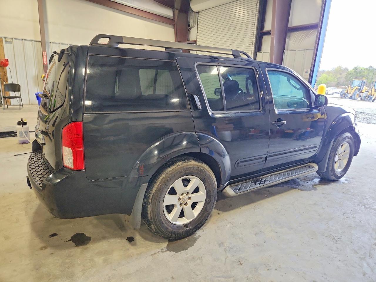 2011 NISSAN PATHFINDER S photo 5