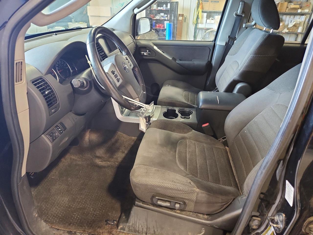2011 NISSAN PATHFINDER S photo 13