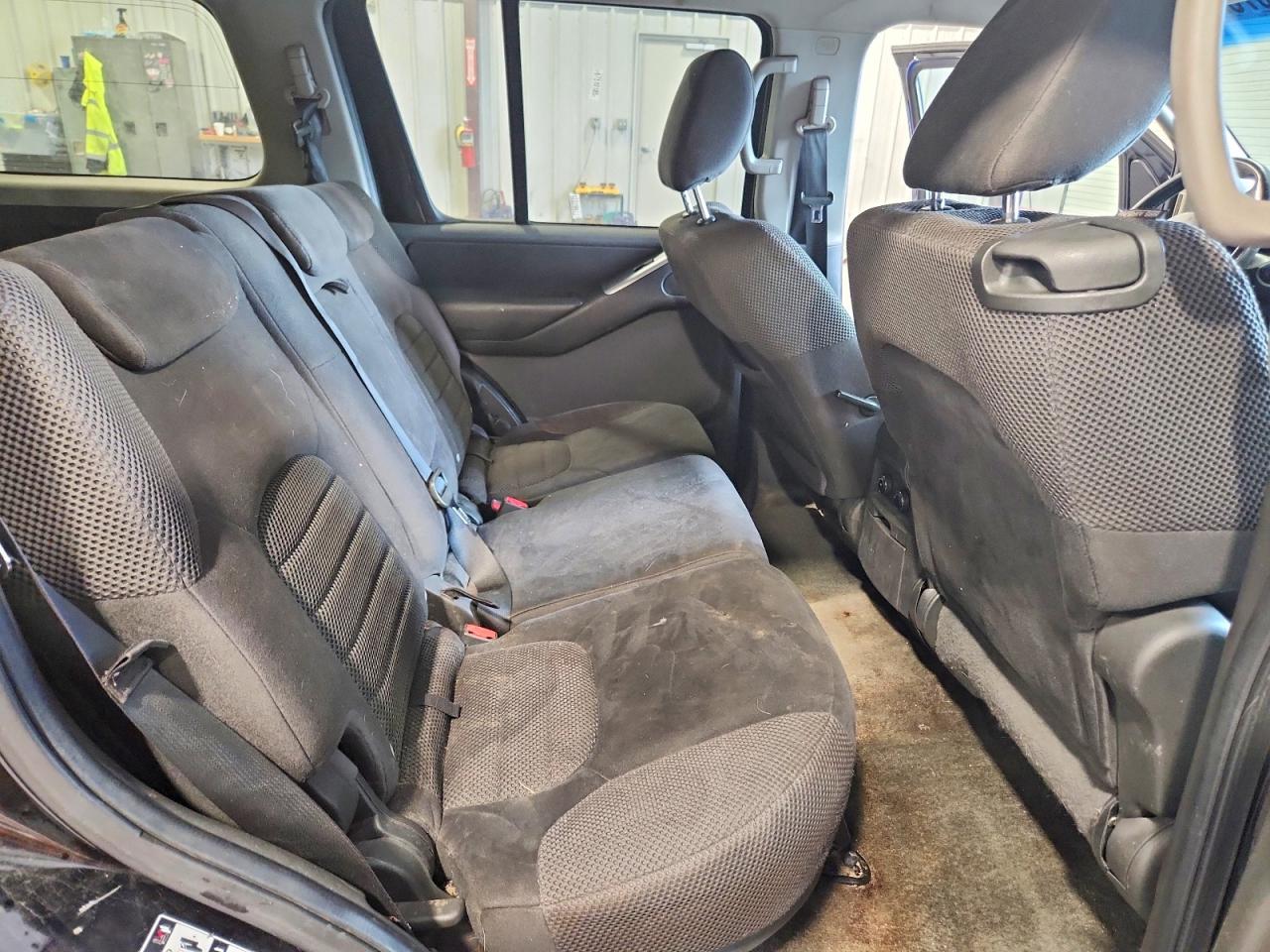 2011 NISSAN PATHFINDER S photo 21