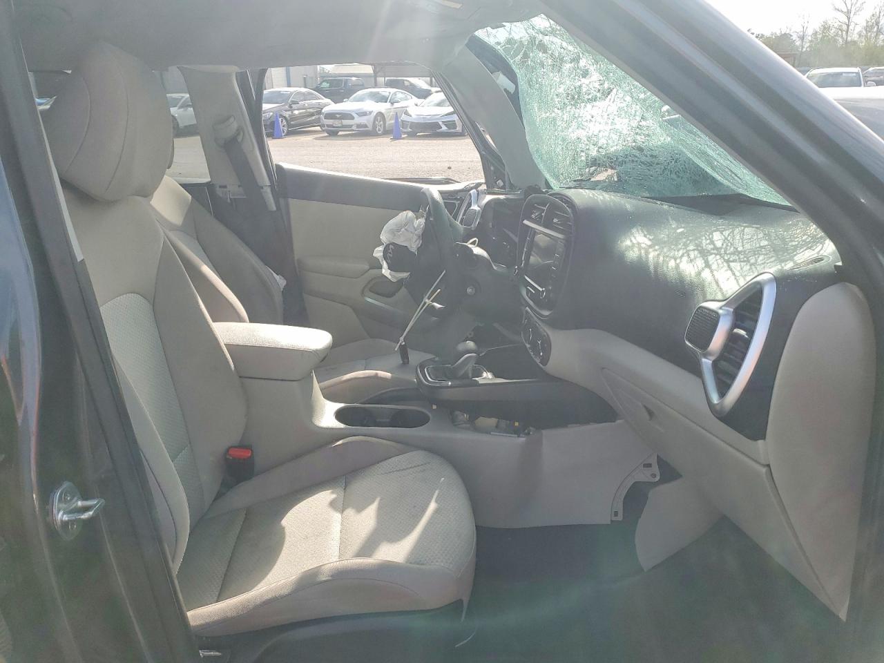 2022 KIA SOUL LX photo 13