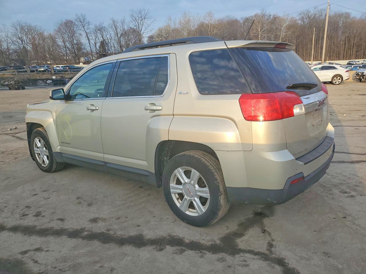 2015 GMC TERRAIN SLE photo 2