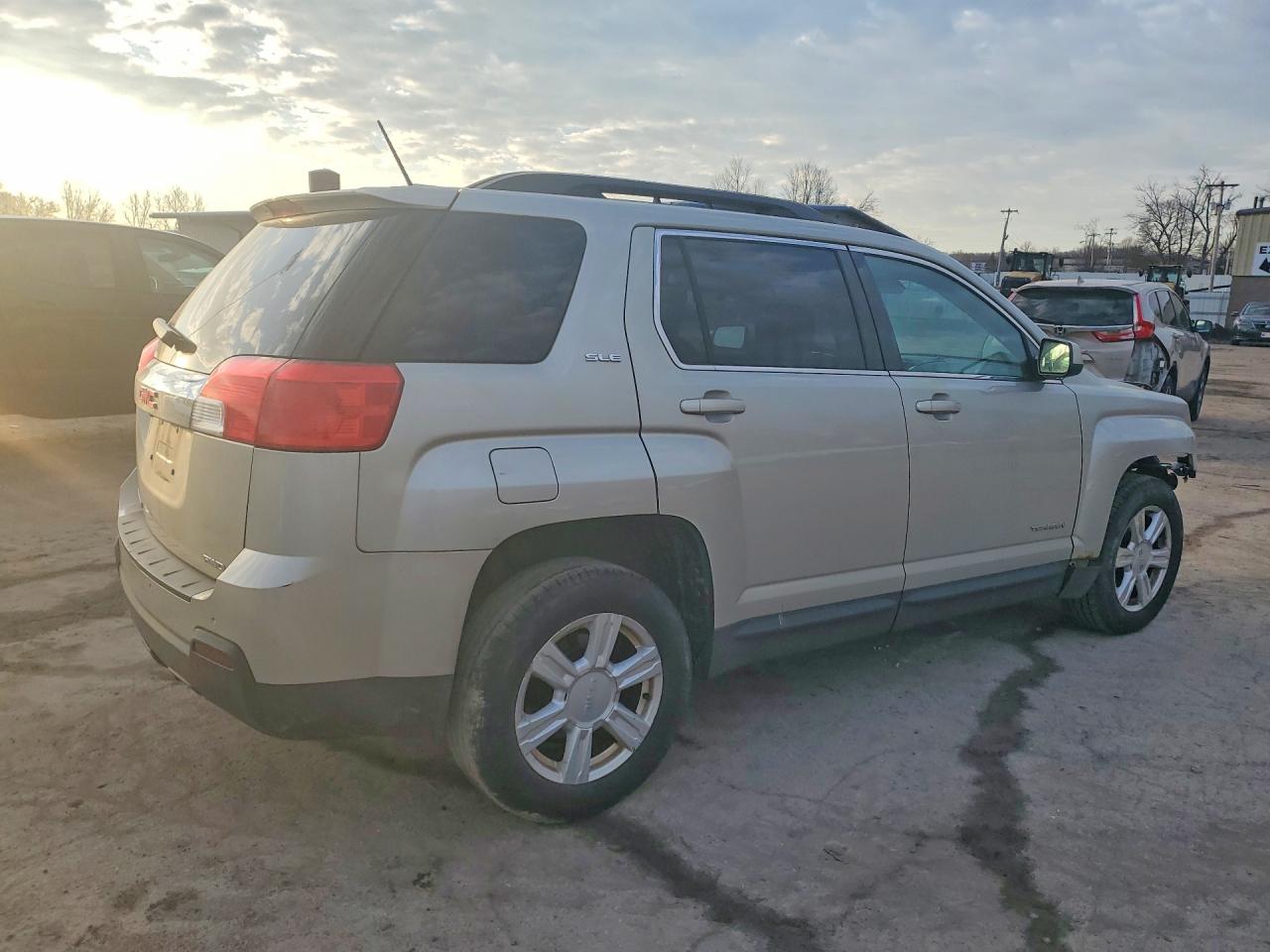 2015 GMC TERRAIN SLE photo 3