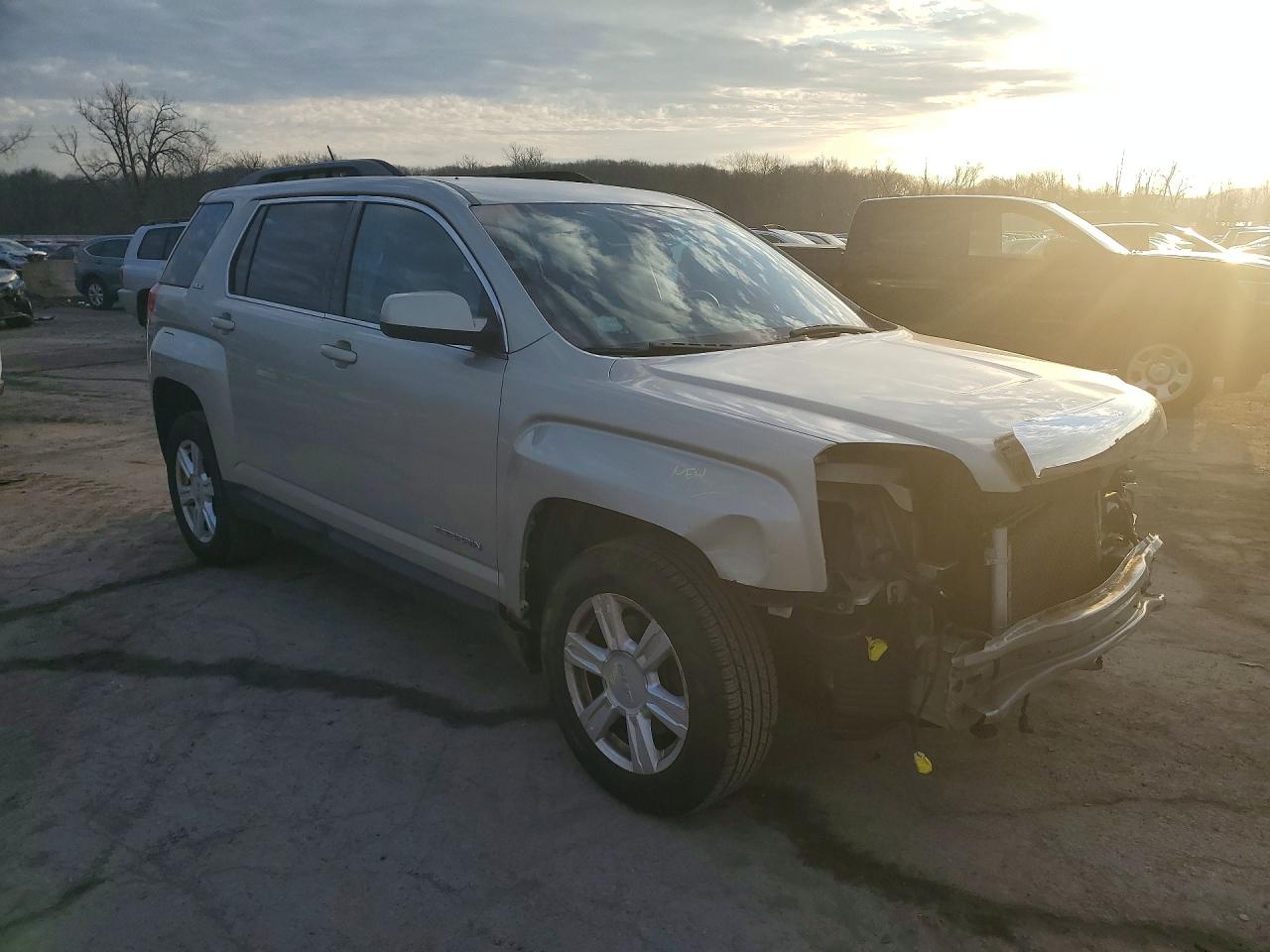 2015 GMC TERRAIN SLE photo 4