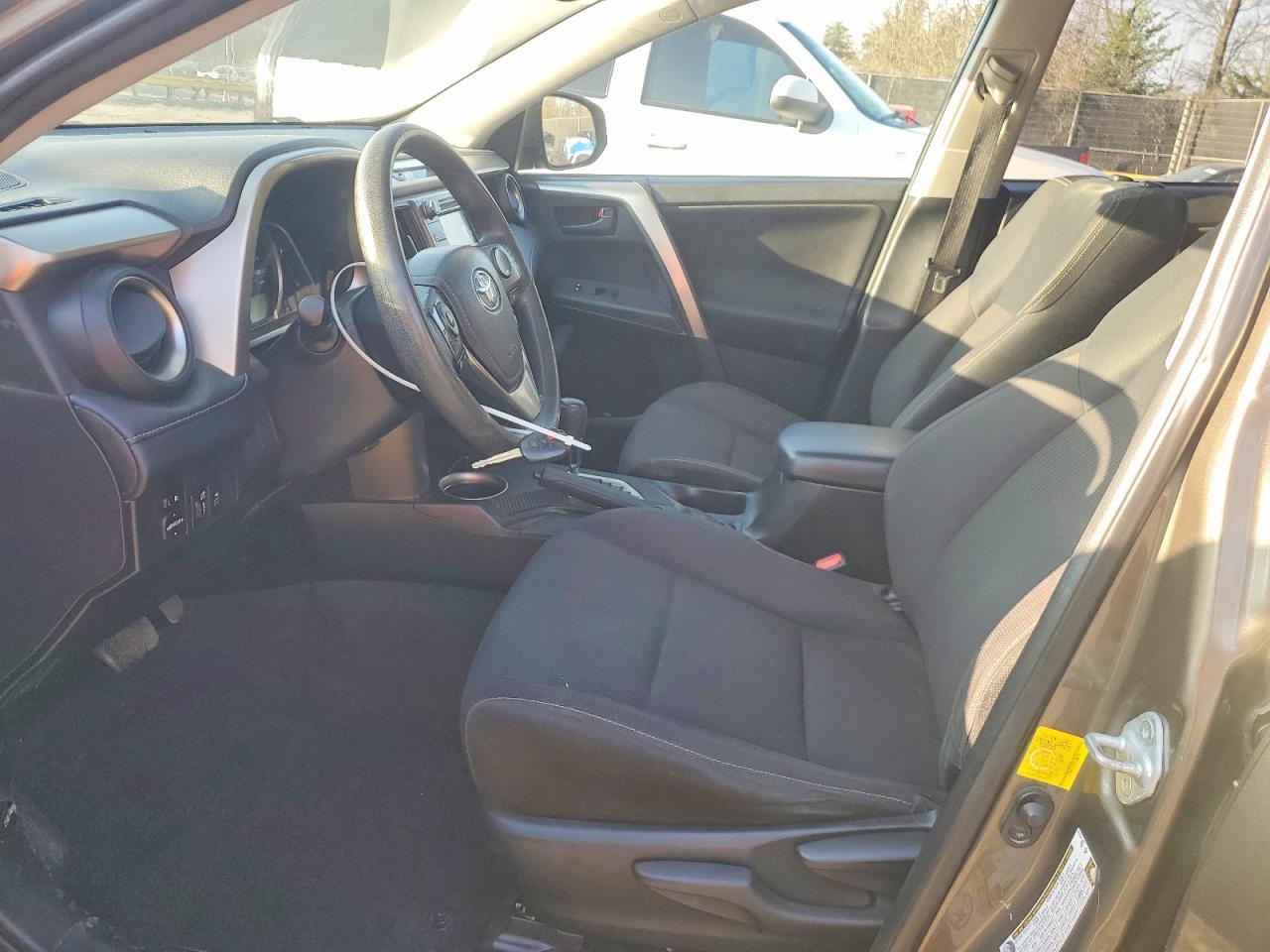 2013 TOYOTA RAV4 XLE photo 7
