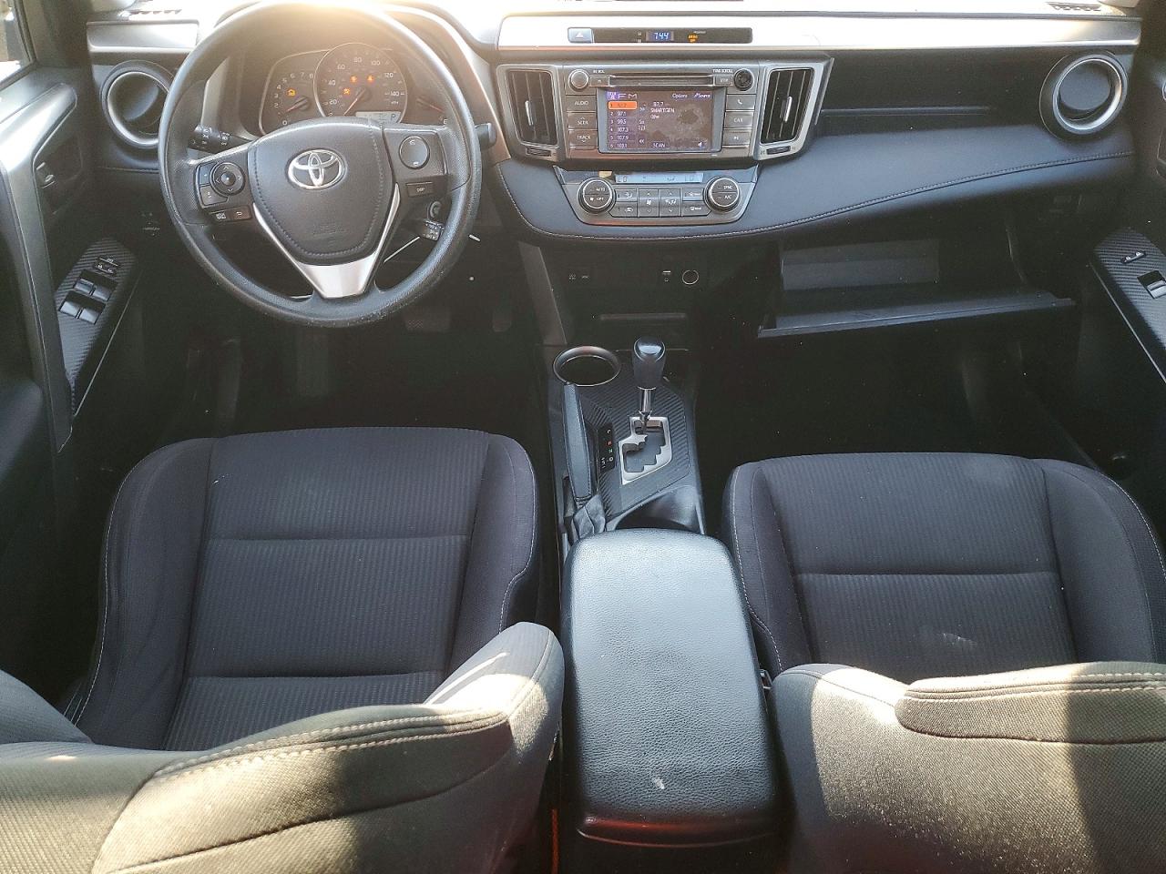 2013 TOYOTA RAV4 XLE photo 8