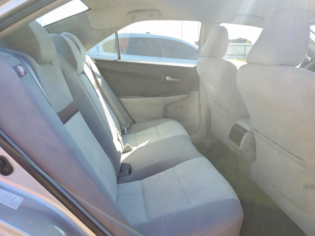 2014 TOYOTA CAMRY LE photo 19
