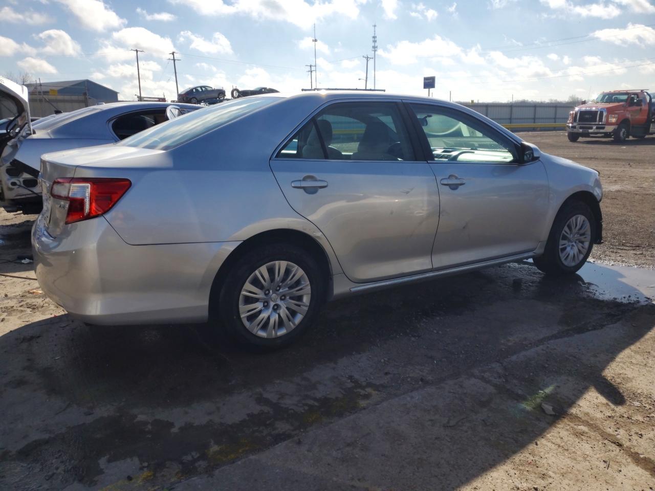 2014 TOYOTA CAMRY LE photo 5