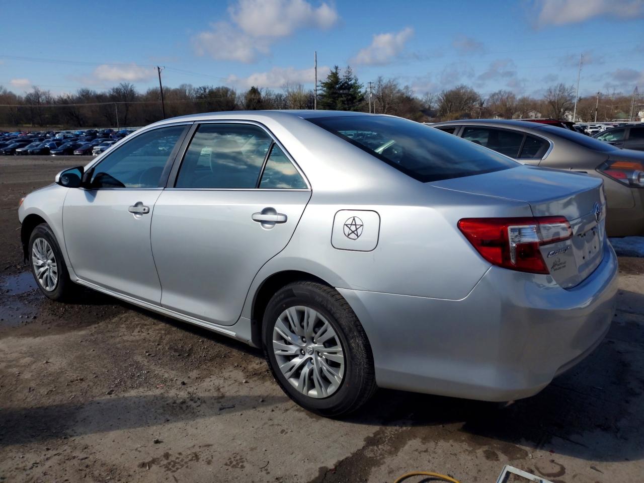 2014 TOYOTA CAMRY LE photo 3