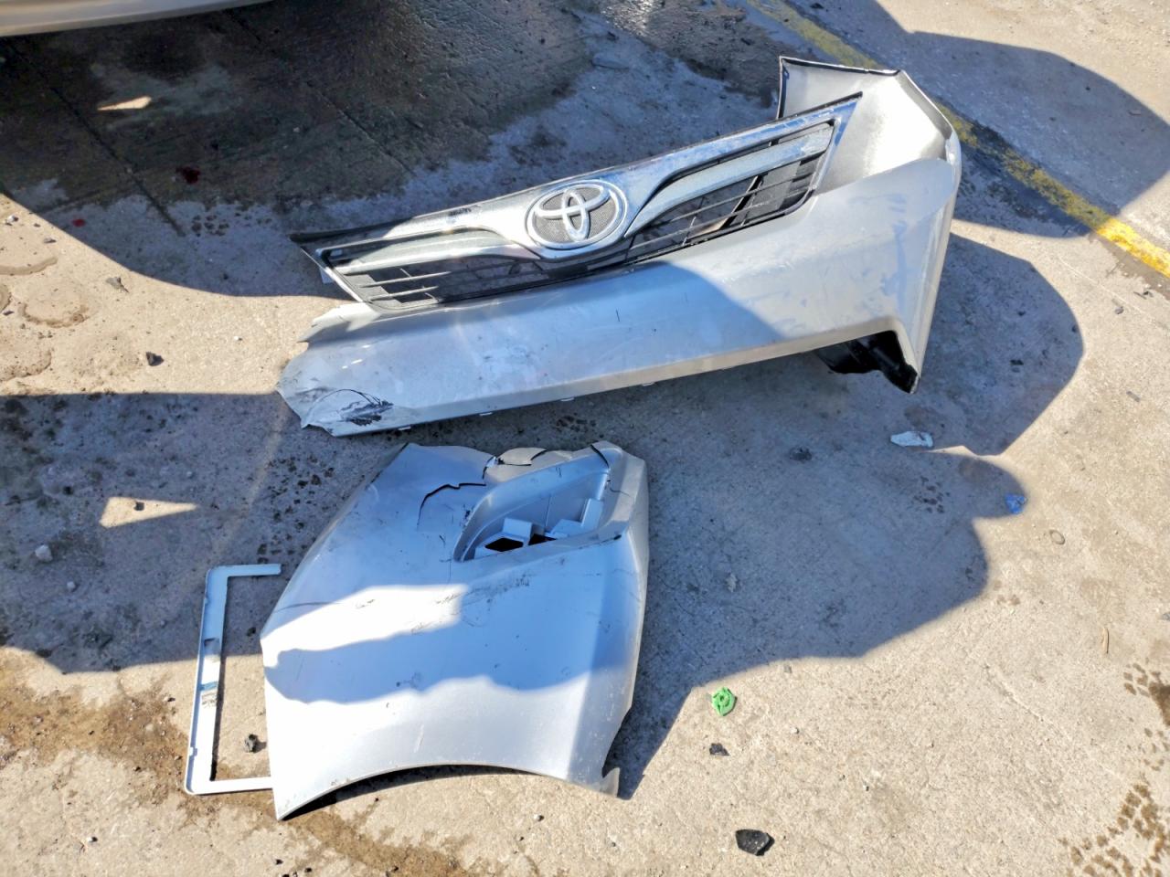 2014 TOYOTA CAMRY LE photo 23