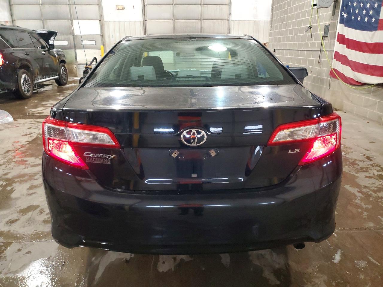2014 TOYOTA CAMRY LE photo 16