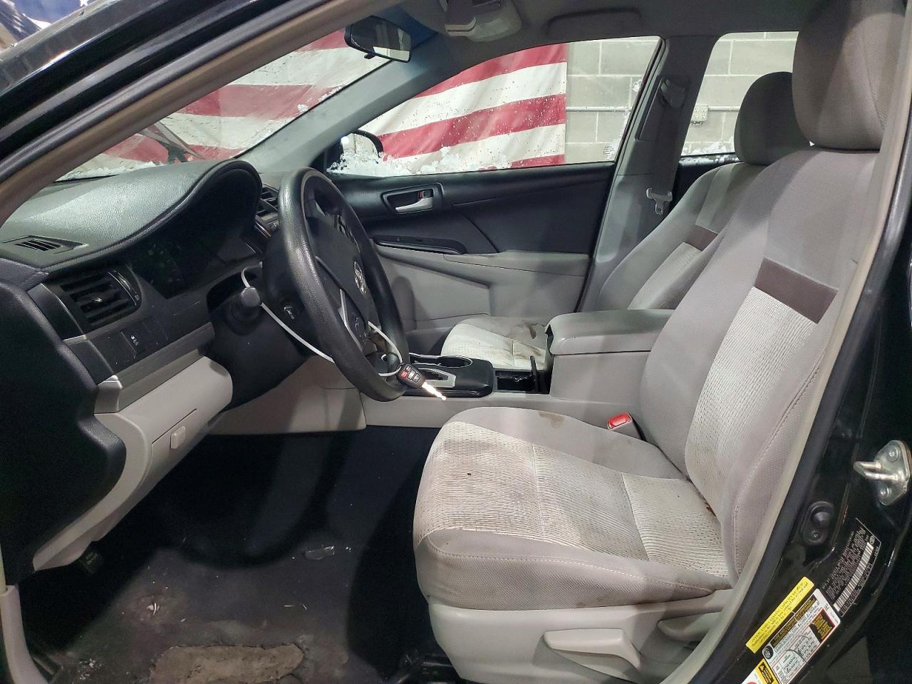 2014 TOYOTA CAMRY LE photo 19