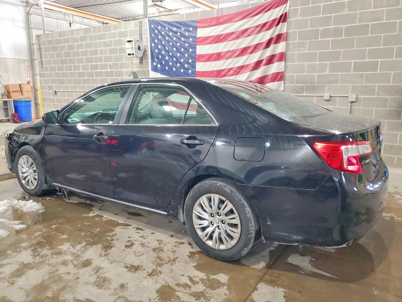 2014 TOYOTA CAMRY LE photo 4
