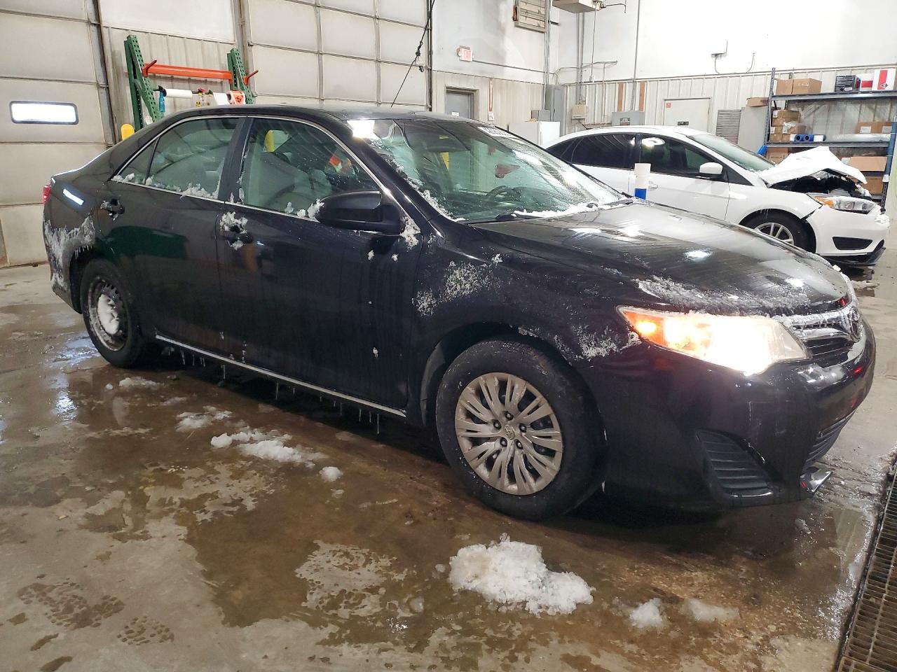 2014 TOYOTA CAMRY LE photo 10