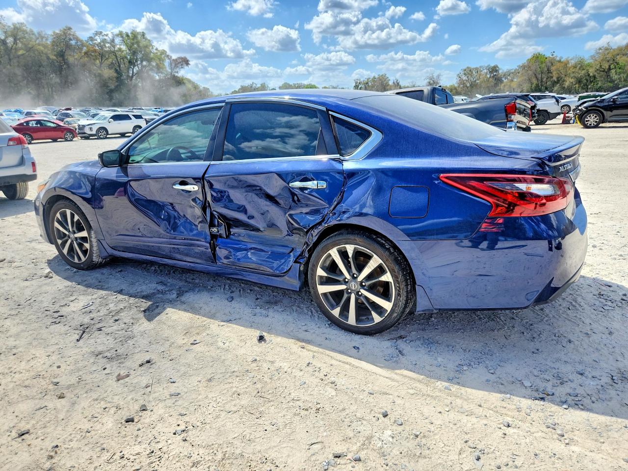 2017 NISSAN ALTIMA 2.5 SR photo 3