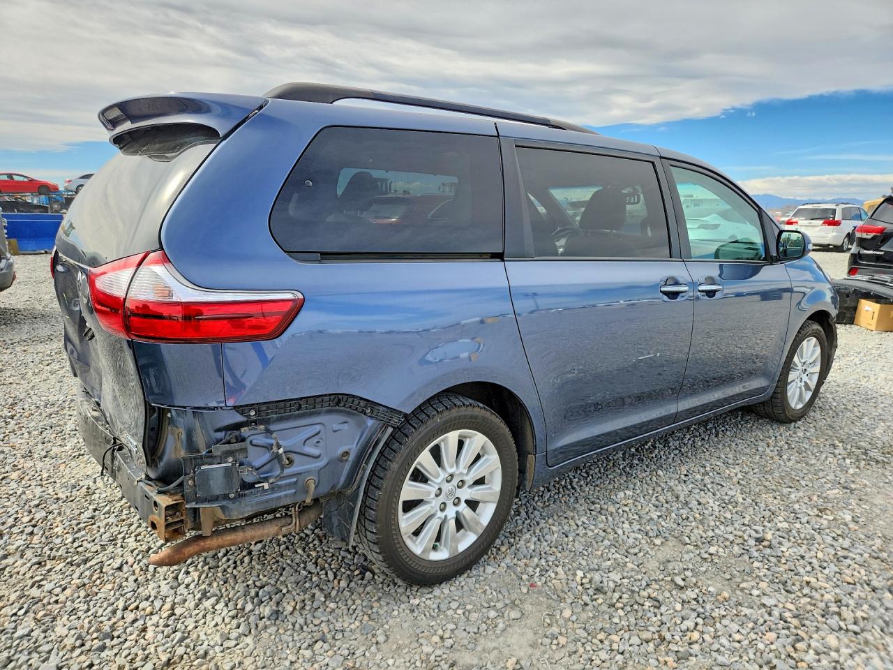 2015 TOYOTA SIENNA LIMITED 7-PASSENGER photo 3