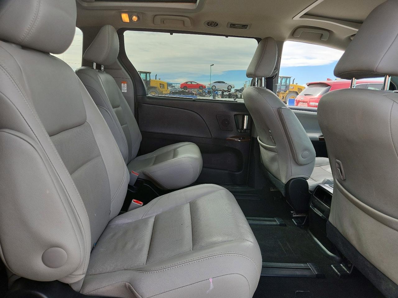 2015 TOYOTA SIENNA LIMITED 7-PASSENGER photo 11