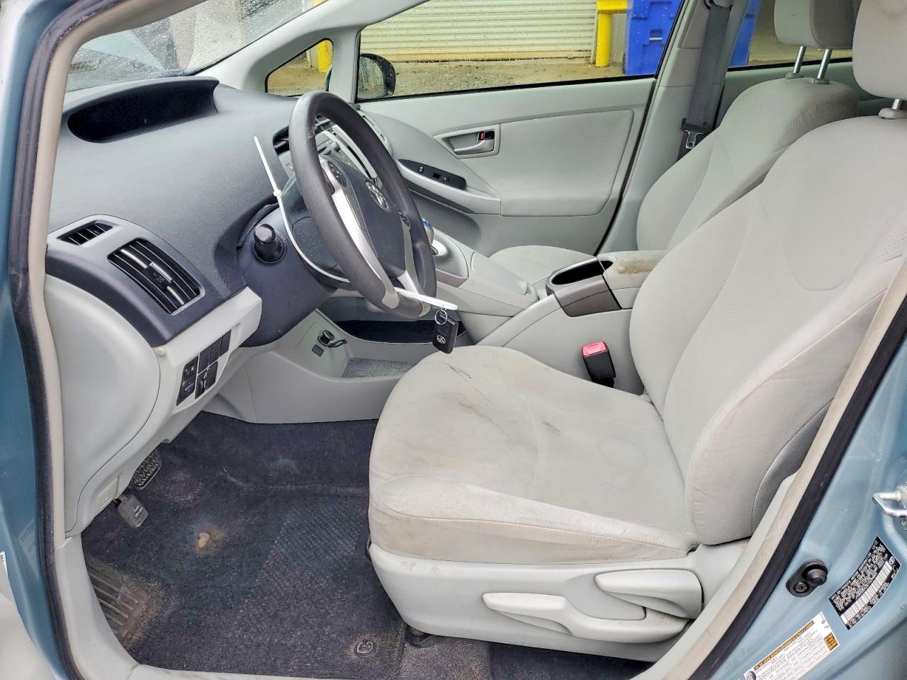 2013 TOYOTA PRIUS TWO photo 7