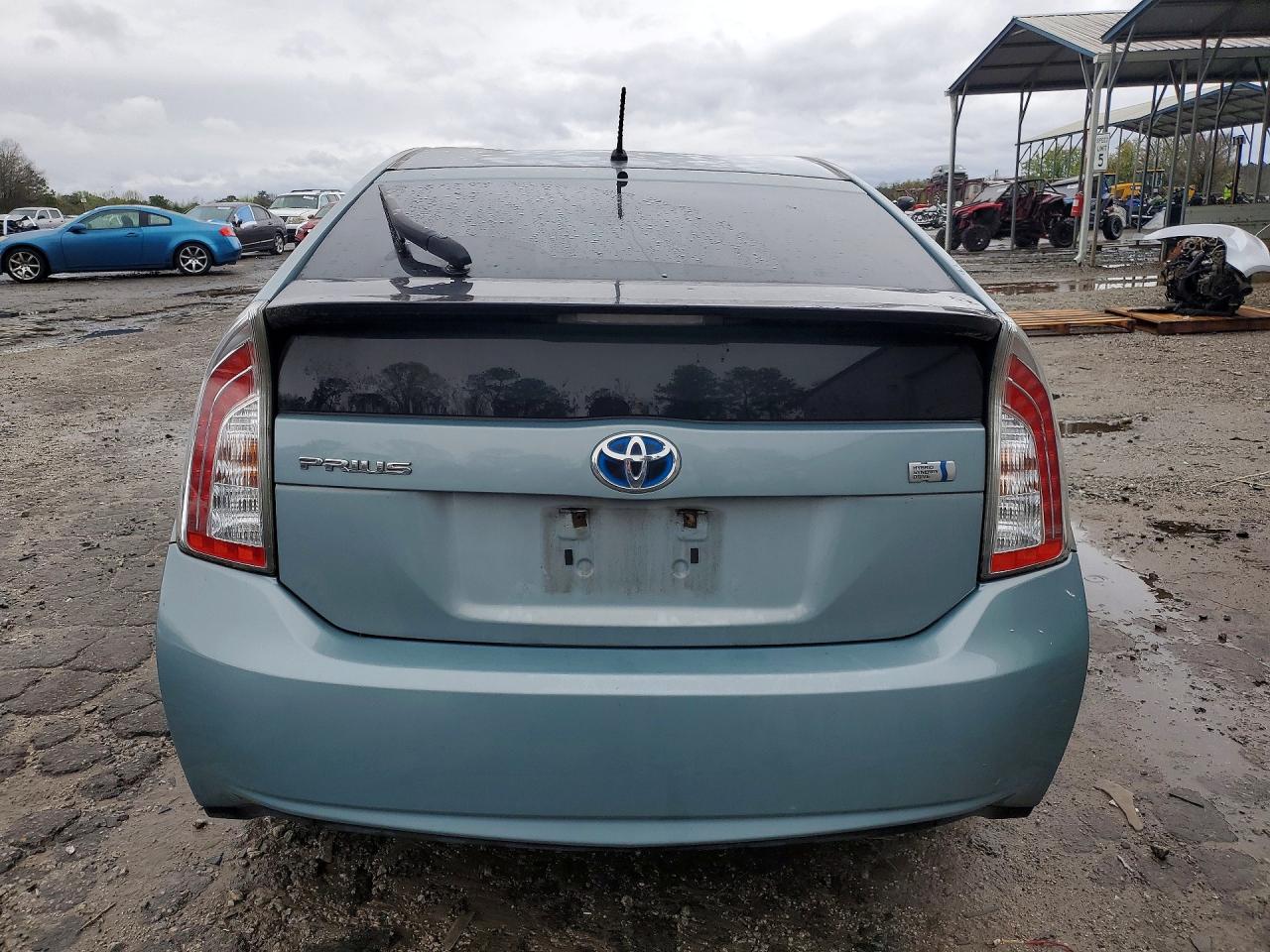 2013 TOYOTA PRIUS TWO photo 6