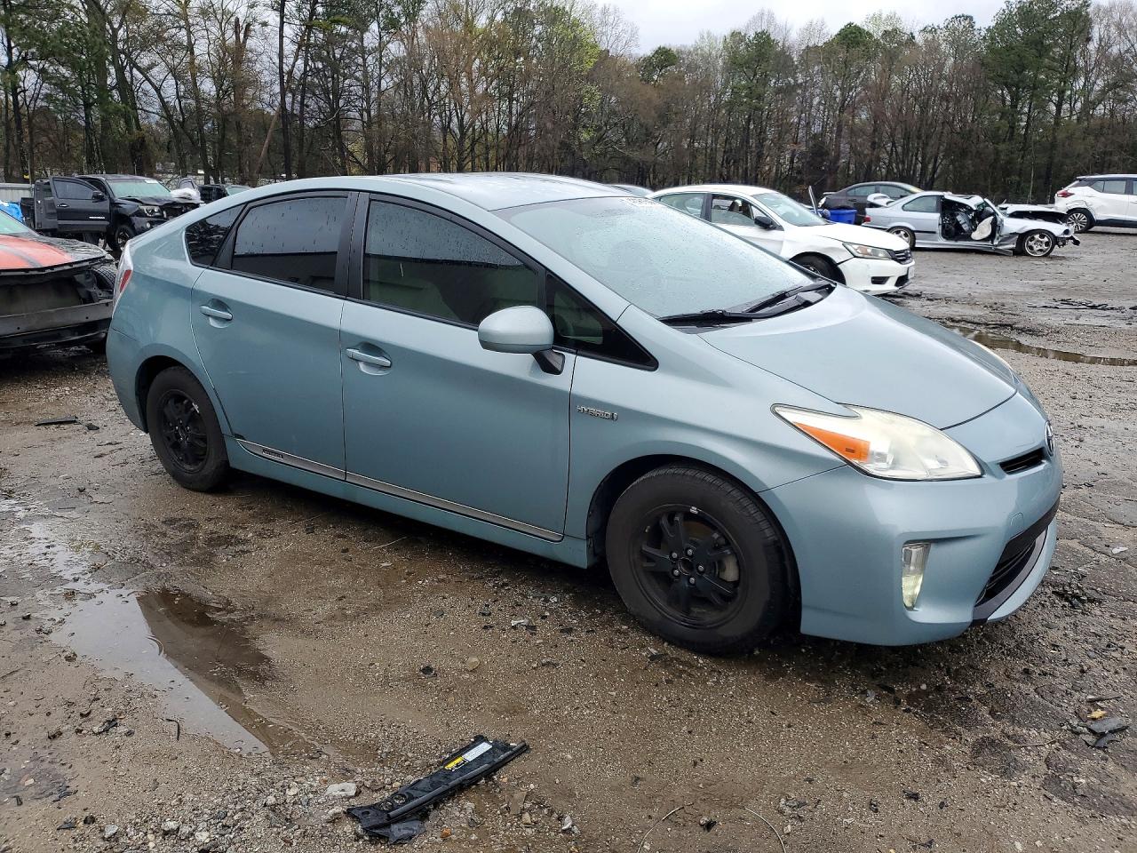 2013 TOYOTA PRIUS TWO photo 4