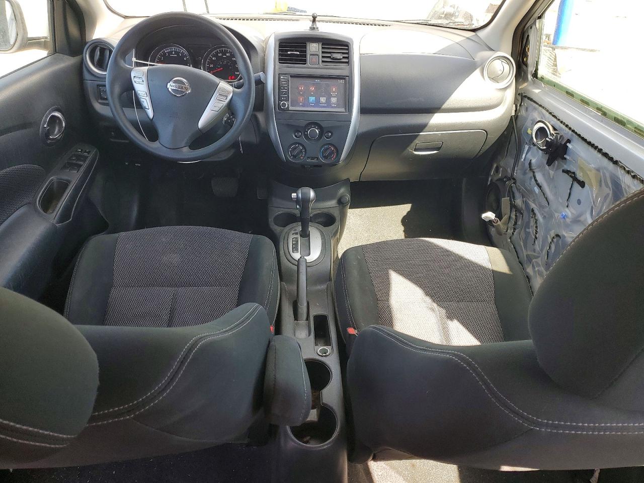 2019 NISSAN VERSA SV photo 22