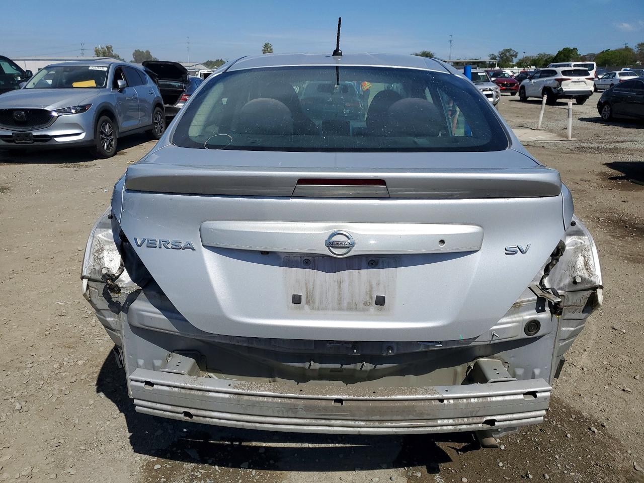 2019 NISSAN VERSA SV photo 16