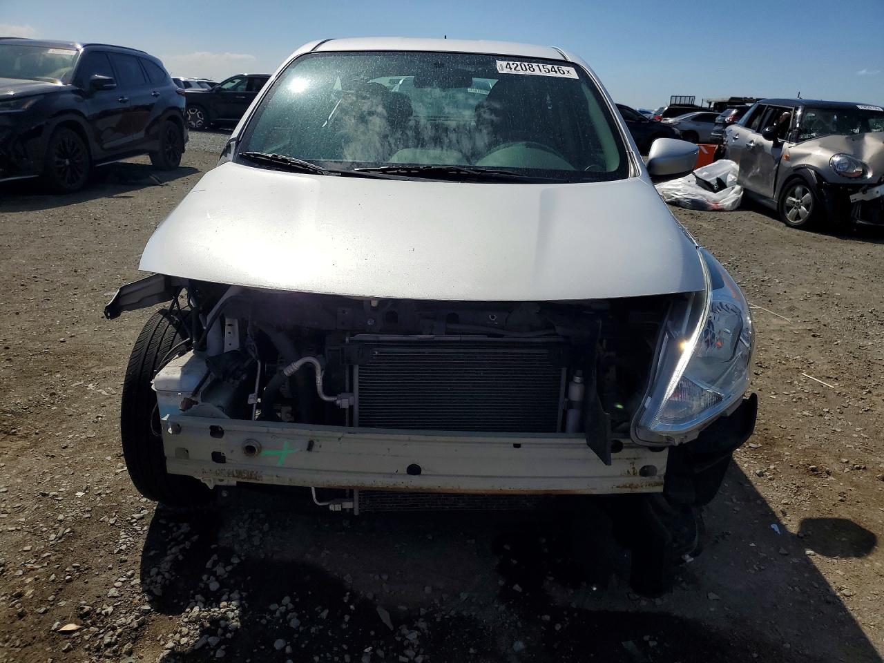 2019 NISSAN VERSA SV photo 13