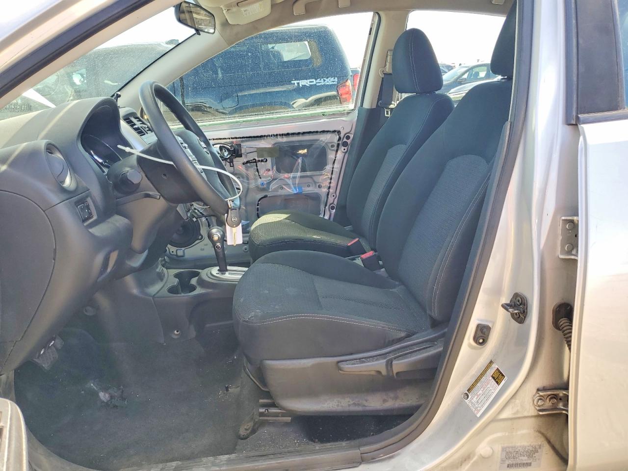 2019 NISSAN VERSA SV photo 19