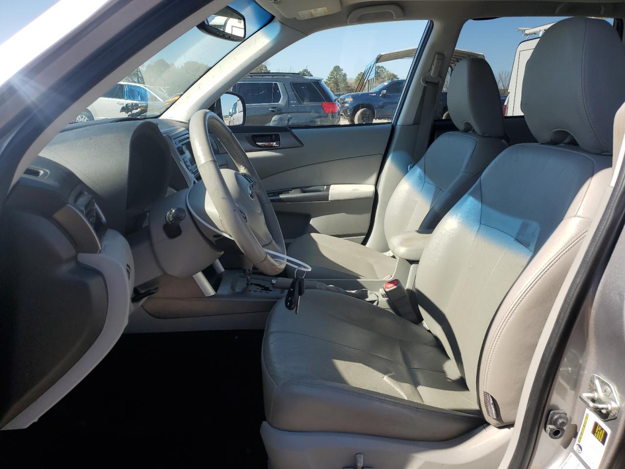 2011 SUBARU FORESTER LIMITED photo 13