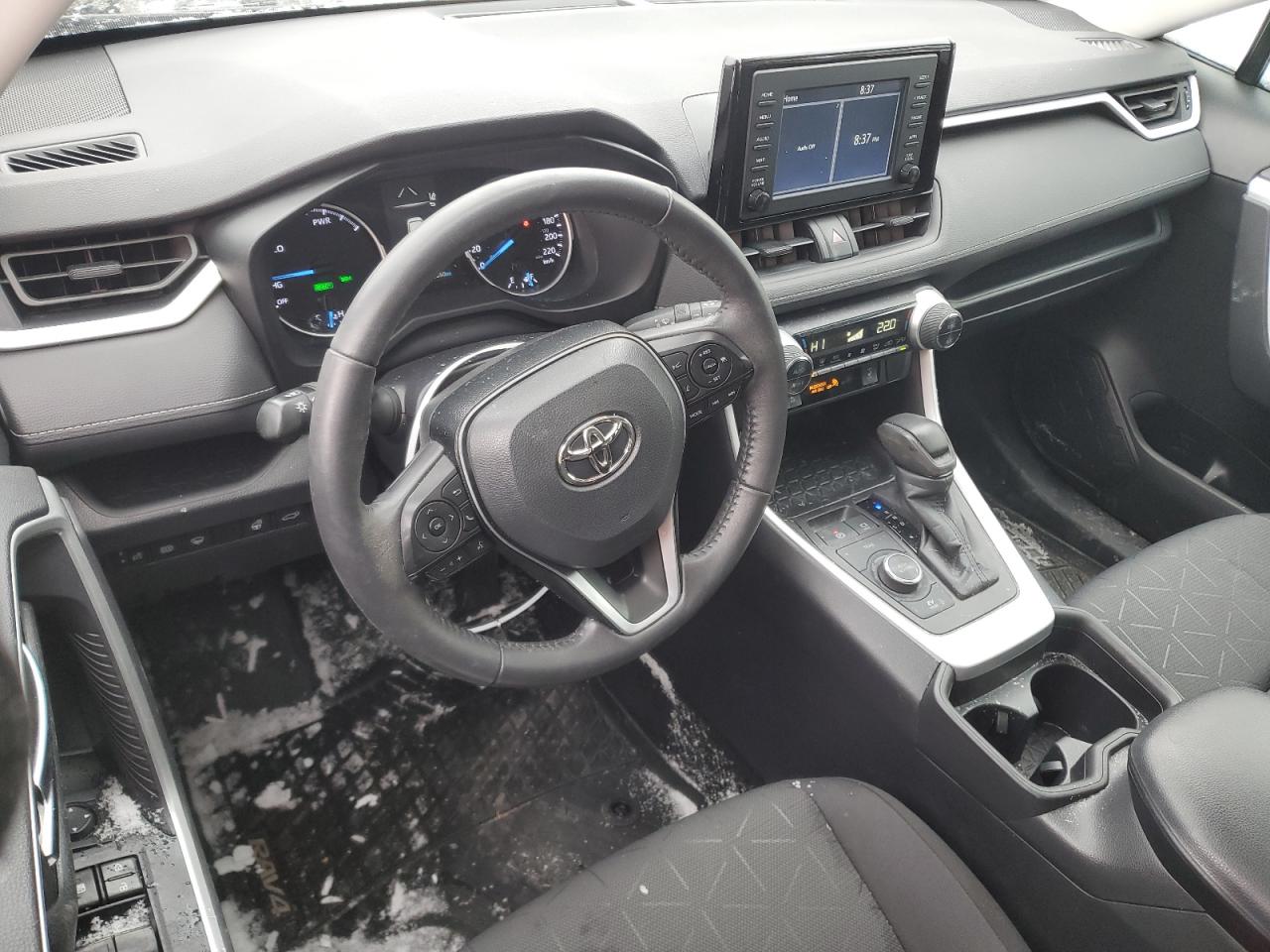 2021 TOYOTA RAV4 XLE photo 22