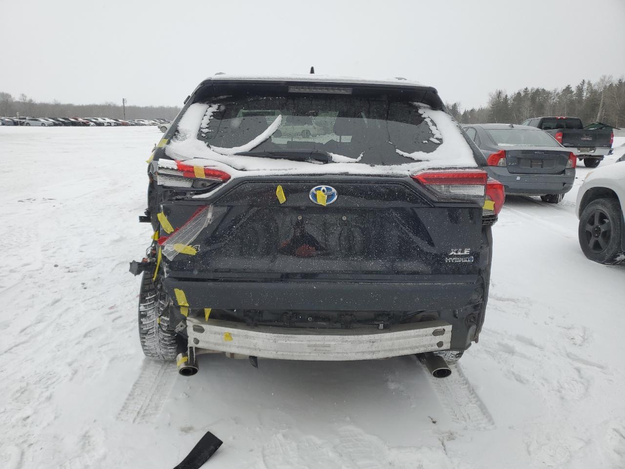 2021 TOYOTA RAV4 XLE photo 16