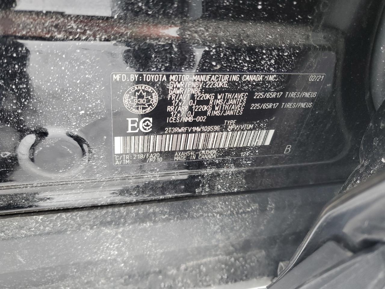 2021 TOYOTA RAV4 XLE photo 40
