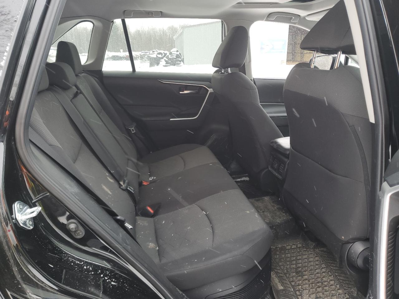 2021 TOYOTA RAV4 XLE photo 31