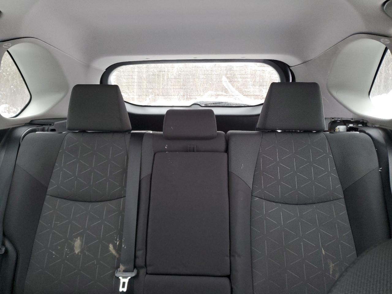 2021 TOYOTA RAV4 XLE photo 28