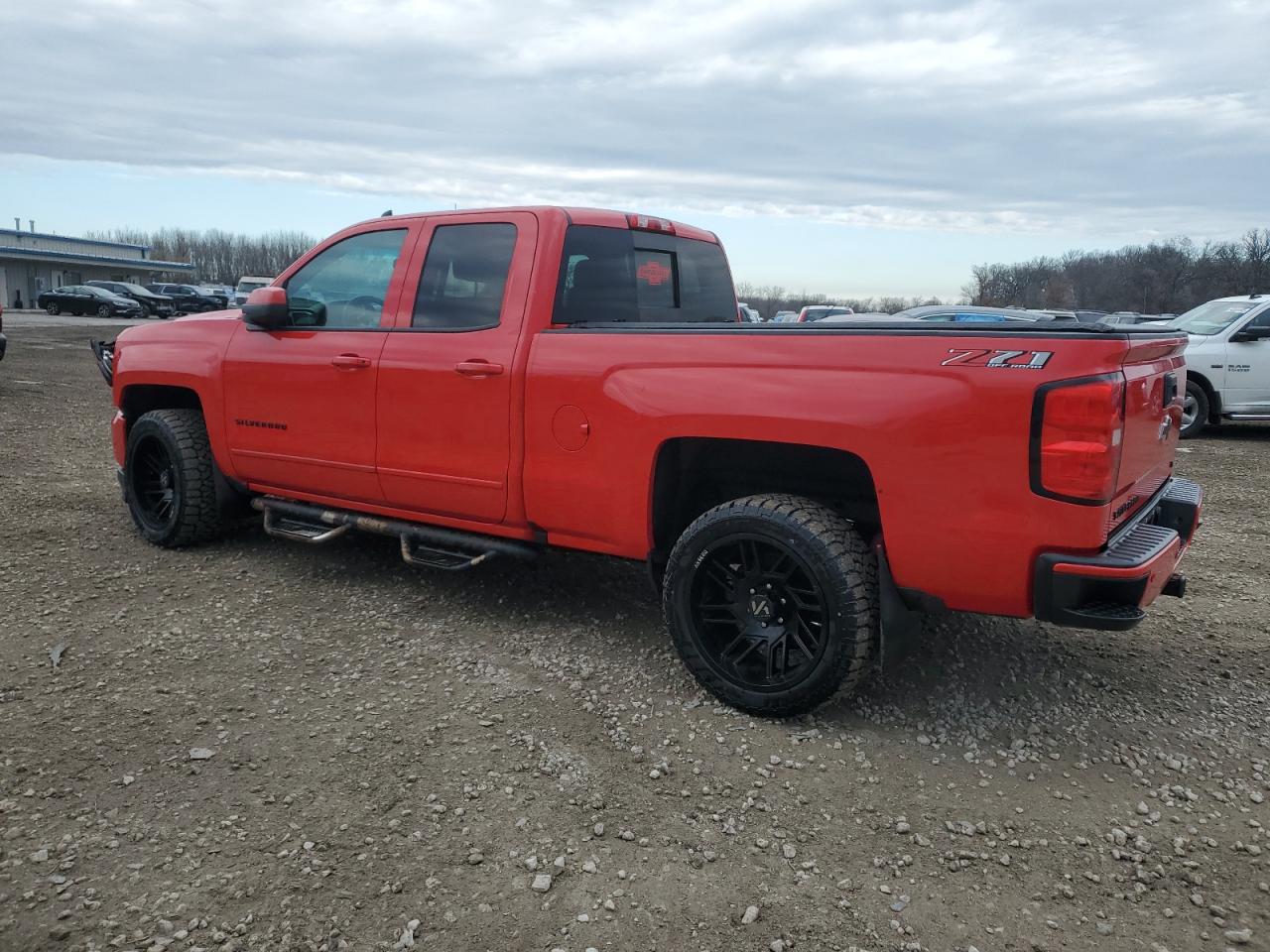 2018 CHEVROLET SILVERADO K1500 LT photo 3