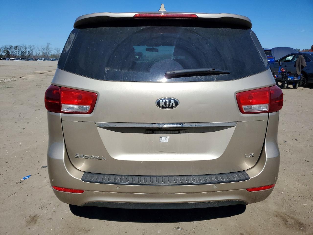 2016 KIA SEDONA LX photo 16